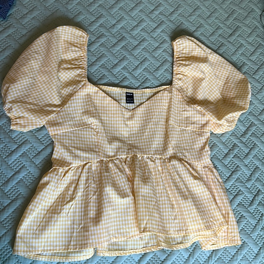 ✨3 for $10✨ Yellow gingham top